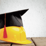 jovem engenheiro civil formado